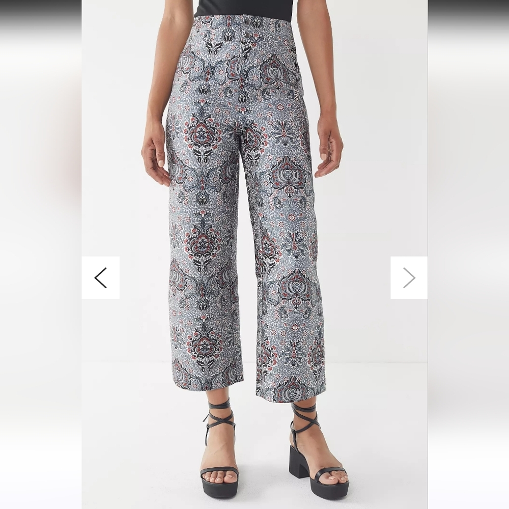 Urban Outfitters Juliet Cropped Printed Jacquard Floral Pattern Pants Sz 4